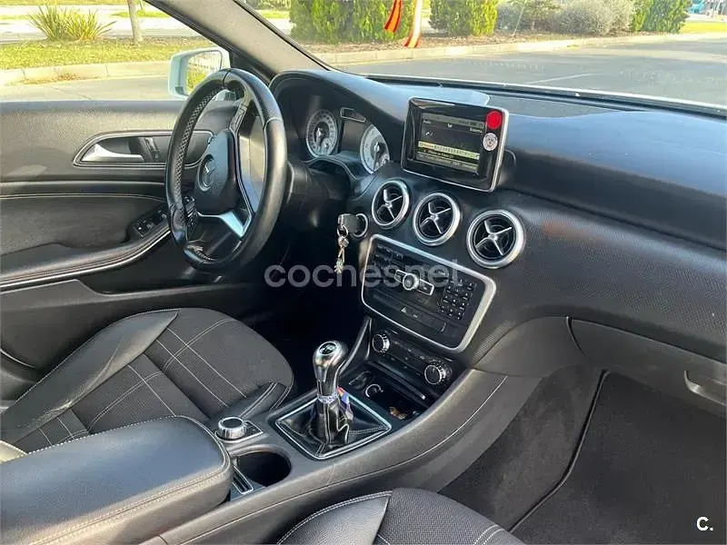 Usado Mercedes A200 Style 136 CV (100 kW) 2013 Blanco Utilitario