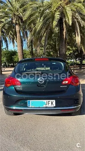 Usado Opel Astra Selective 110 CV (80 kW) 2015 Verde Berlina