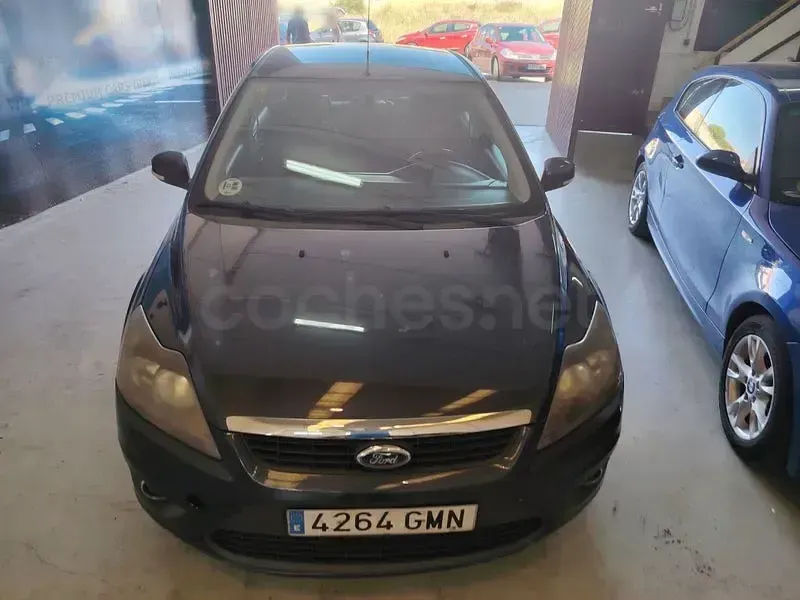 Usado Ford Focus Trend 90 CV (66 kW) 2009 Azul Berlina