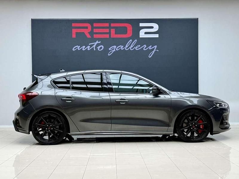 Usado Ford Focus ST 280 CV (205 kW) 2024 Gris Utilitario