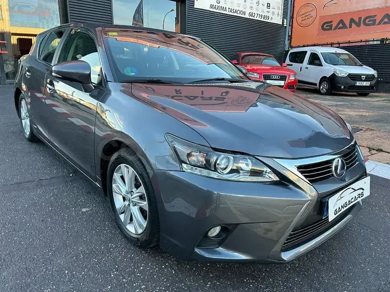 Usado Lexus CT200h Executive Line 136 CV (100 kW) 2014 Gris / plata Berlina