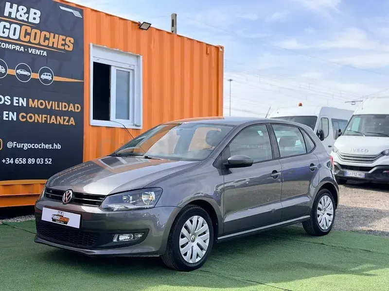 Usado VW Polo Advance 70 CV (51 kW) 2012 Gris / plata Utilitario