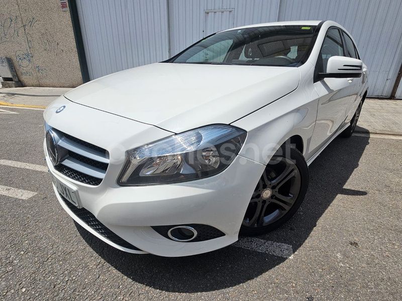 Usado Mercedes A180 Urban 109 CV (80 kW) 2013 Blanco Berlina