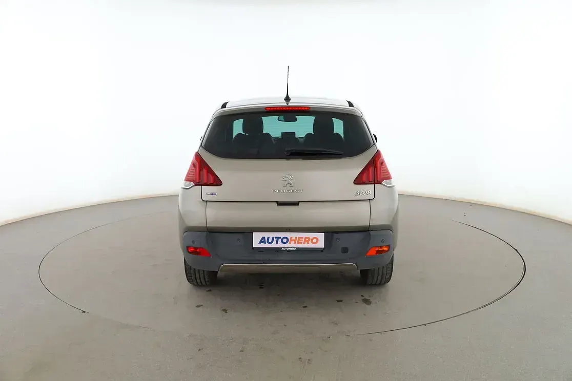 Usado Peugeot 3008 Allure 120 CV (88 kW) 2016 Gris SUV