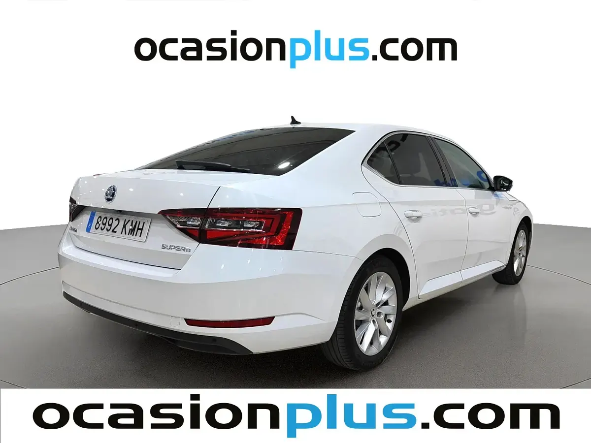 Usado Skoda Superb Ambition 150 CV (110 kW) 2018 Blanco Berlina