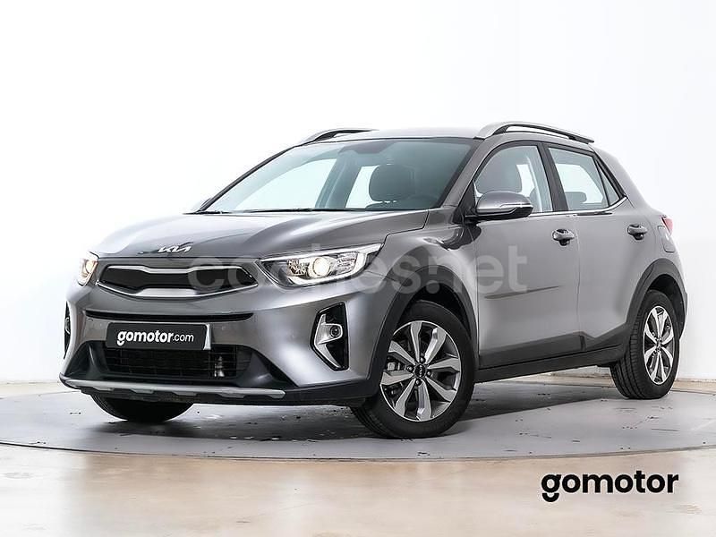 Gris / plata Usado 2024 Kia Stonic SUV | 18.490 € (Precio justo) - Imagen 1/4
