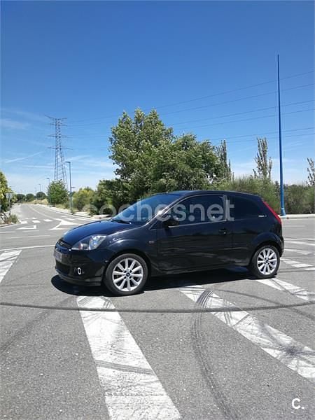 Negro Usado 2007 Ford Fiesta Ambiente Coupe | 3800 € (Precio justo) - Imagen 1/4