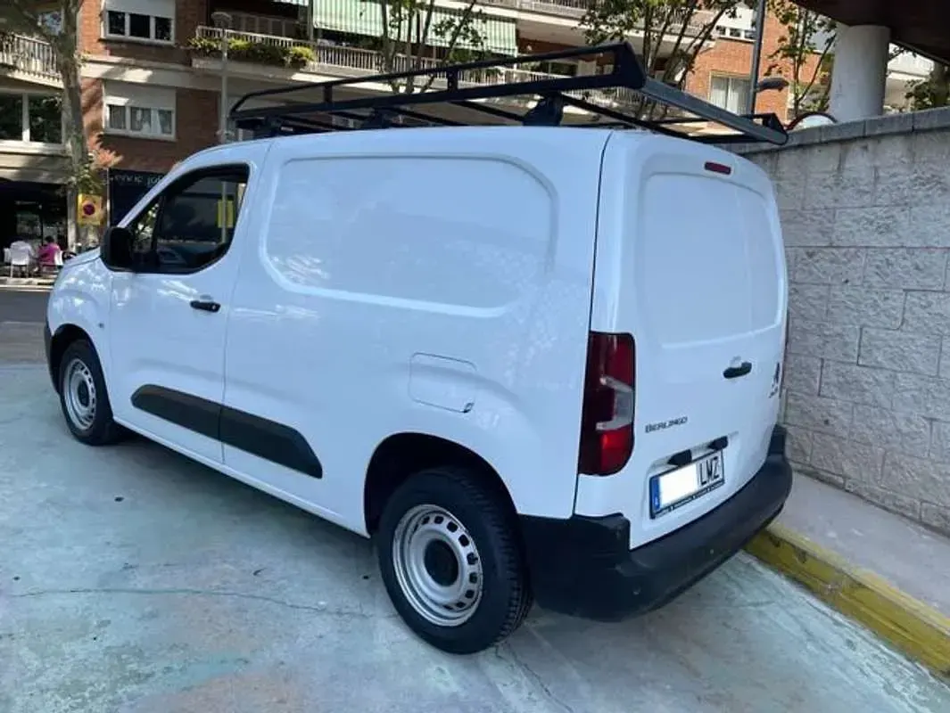 Usado Citroën Berlingo 102 CV (75 kW) 2021 Blanco Monovolumen