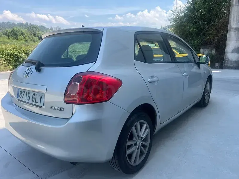 Usado Toyota Auris Active 90 CV (66 kW) 2009 Beige Utilitario