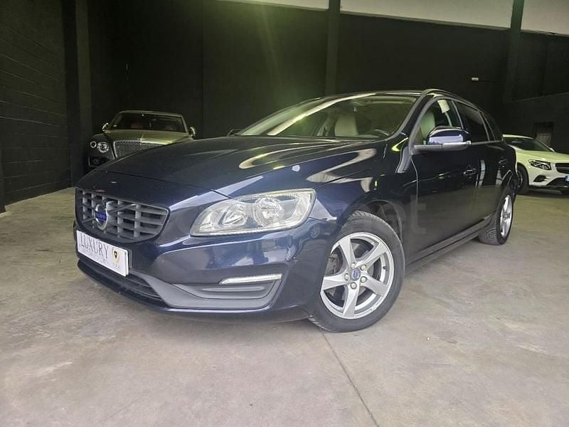 Usado Volvo V60 Summum 120 CV (88 kW) 2015 Azul Familiar