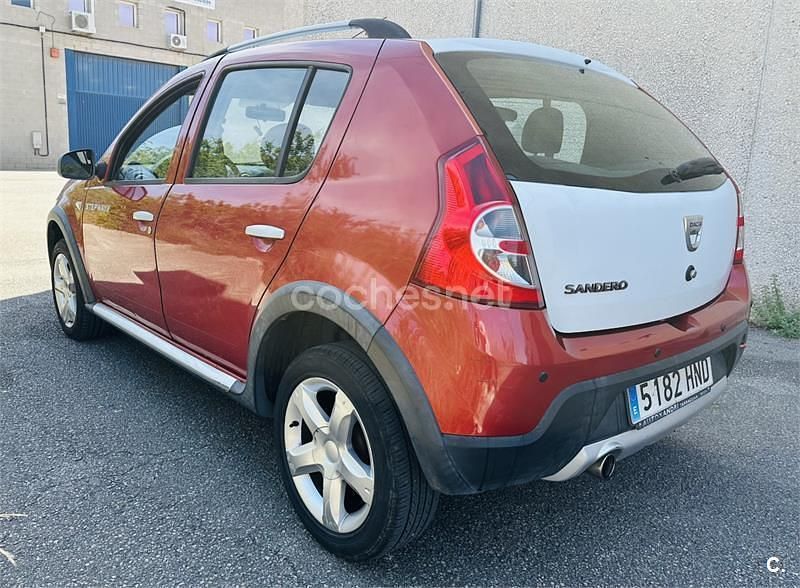 Usado Dacia Sandero Stepway 85 CV (62 kW) 2012 Granate Berlina