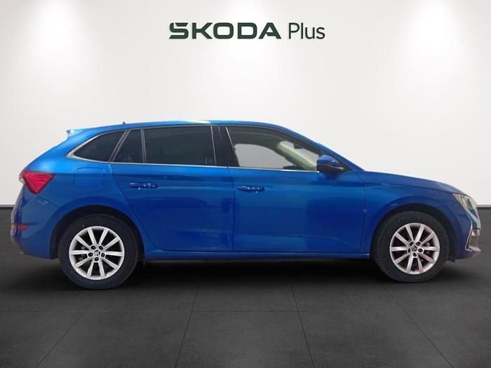 Usado Skoda Scala 110 CV (80 kW) 2022 Azul Utilitario