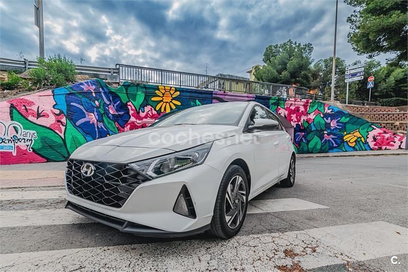 Blanco Usado 2021 Hyundai i20 Berlina | 14.500 € (Precio justo) - Imagen 1/4