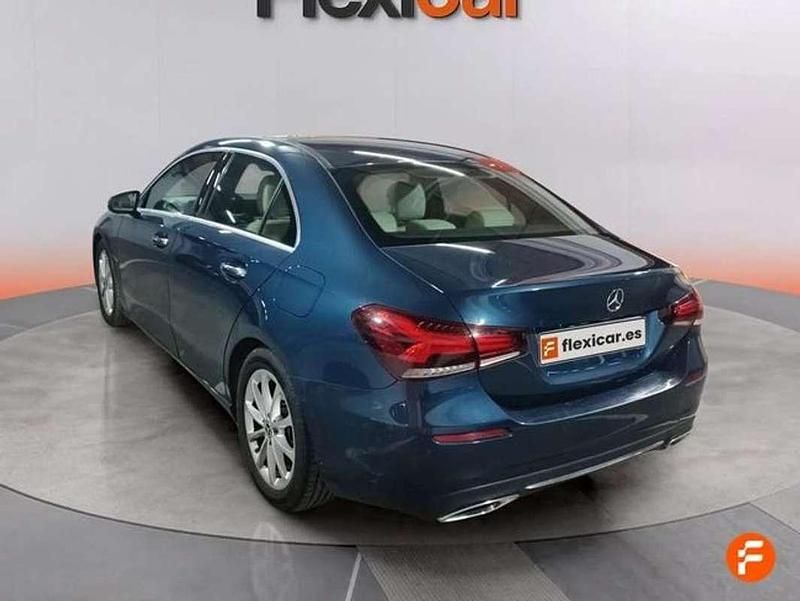 Usado Mercedes A200 163 CV (119 kW) 2019 Azul Berlina