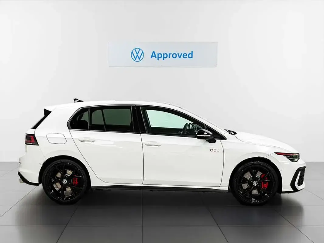 Usado VW Golf VIII GTI 265 CV (194 kW) 2025 Blanco Utilitario