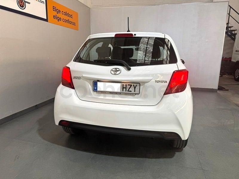 Usado Toyota Yaris Active 90 CV (66 kW) 2014 Blanco Berlina