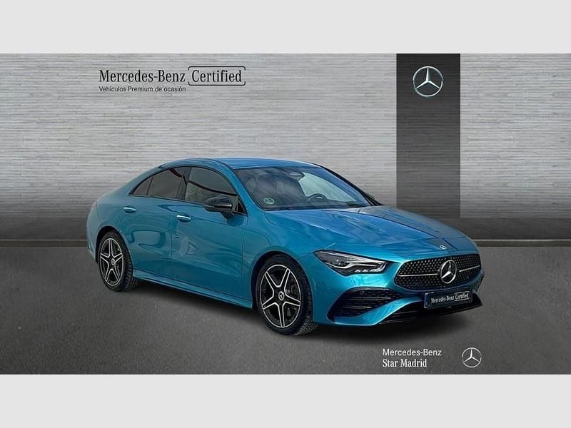 Usado Mercedes CLA220 AMG line 190 CV (139 kW) 2025 Azul híper (metalizado) Berlina