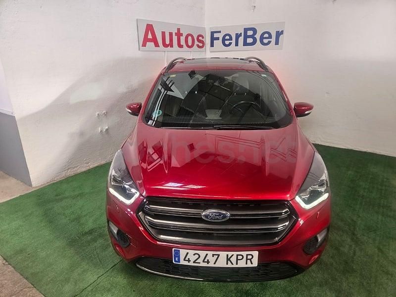 Usado Ford Kuga ST-Line 150 CV (110 kW) 2018 Granate SUV