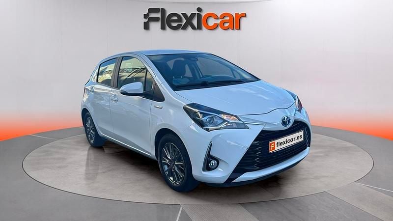 Usado Toyota Yaris Hybrid Active 100 CV (73 kW) 2020 Blanco Utilitario