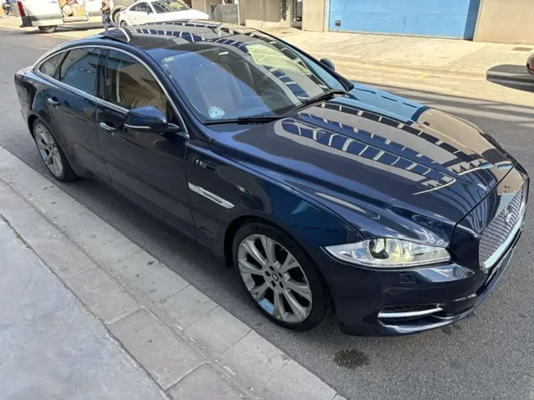 Usado Jaguar XJ Premium Luxury 275 CV (202 kW) 2012 Azul Berlina