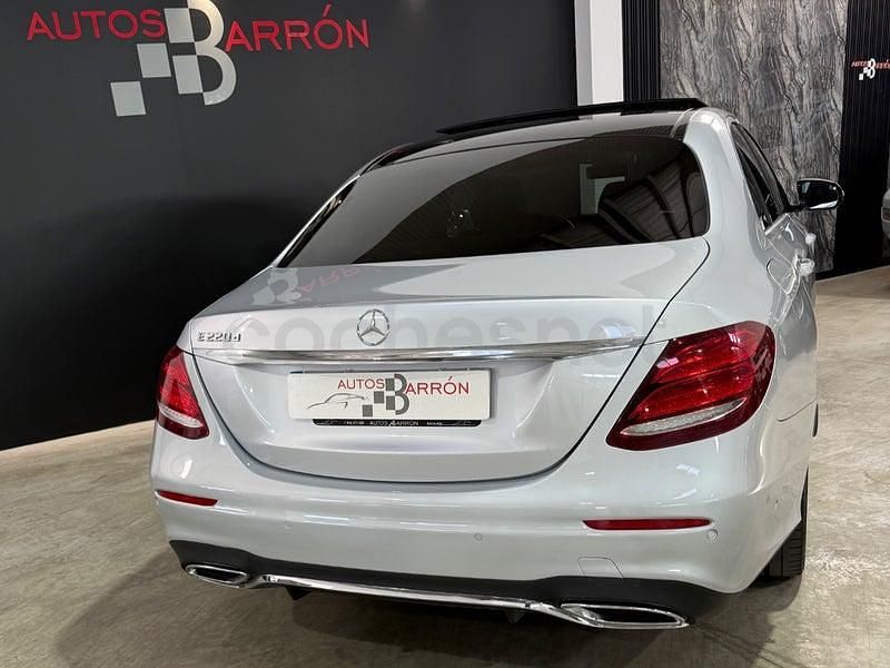 Usado Mercedes E220 194 CV (142 kW) 2021 Gris / plata Berlina