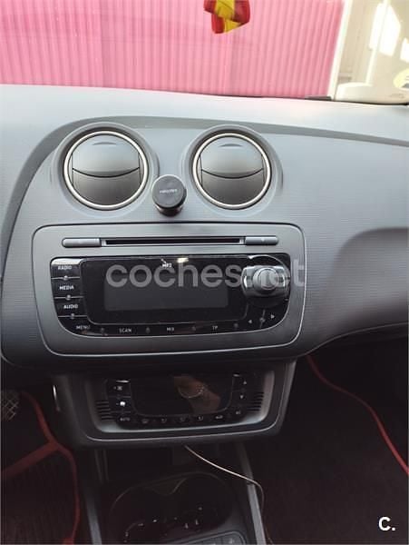 Usado Seat Ibiza 105 CV (77 kW) 2010 Rojo Berlina