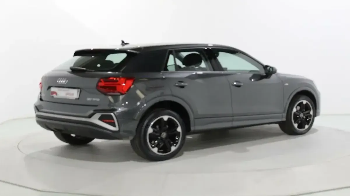 Usado Audi Q2 S-Line 150 CV (110 kW) 2023 Gris SUV
