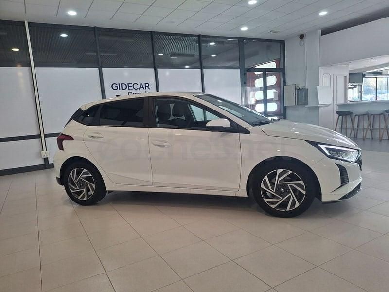 Usado Hyundai i20 100 CV (73 kW) 2025 Blanco Utilitario