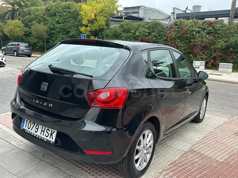 Usado Seat Ibiza Reference 90 CV (66 kW) 2013 Negro Berlina