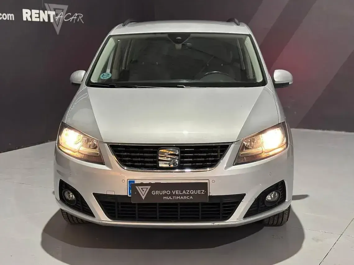 Usado Seat Alhambra Style 150 CV (110 kW) 2022 Gris Monovolumen