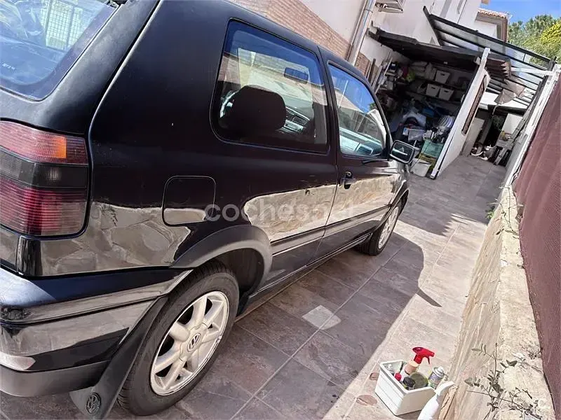 Usado VW Golf IV 75 CV (55 kW) 2003 Negro Berlina