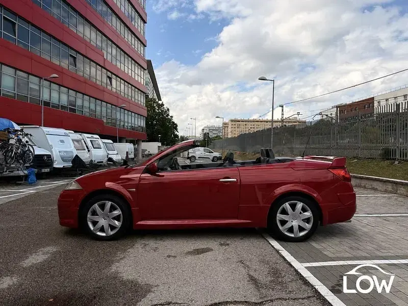 Usado Renault Mégane Cabriolet Extreme 165 CV (121 kW) 2008 Rojo Descapotable