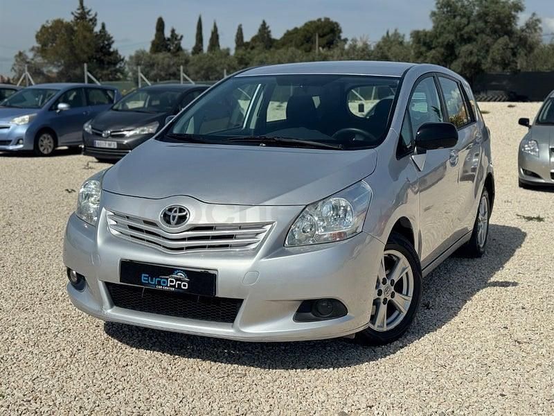 Usado Toyota Verso Active 126 CV (92 kW) 2010 Gris / plata Monovolumen