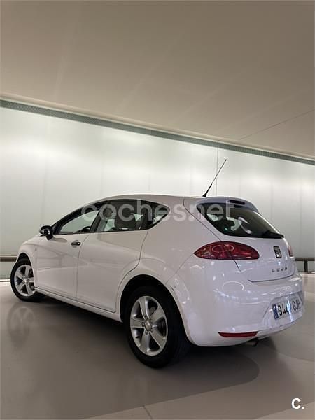 Usado Seat Leon Sport 105 CV (77 kW) 2008 Blanco Utilitario