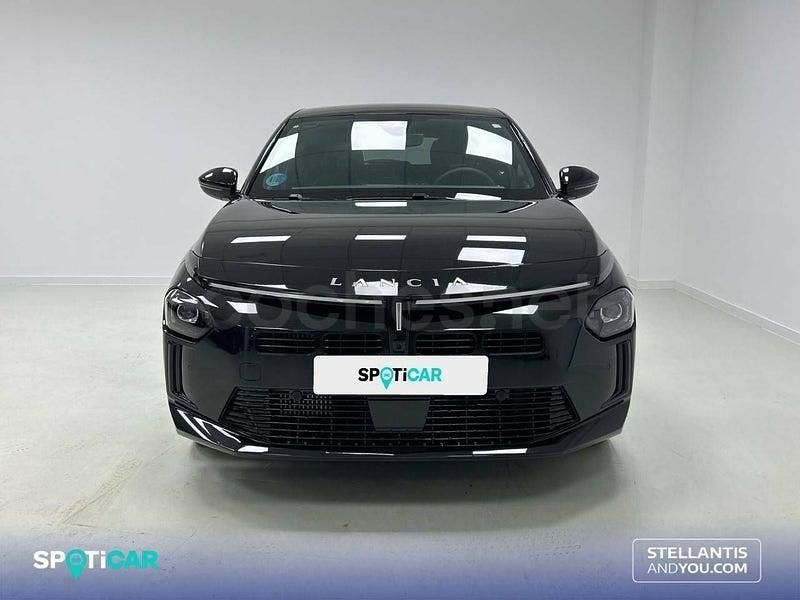 Usado Lancia Ypsilon 110 CV (80 kW) 2025 Negro Utilitario