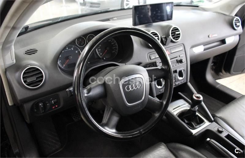 Negro Usado 2006 Audi A3 Sportback Ambiente Berlina | 4700 € (Buen precio) - Imagen 1/4