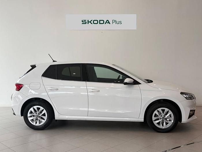 Usado Skoda Fabia Selection 80 CV (58 kW) 2024 Blanco Utilitario