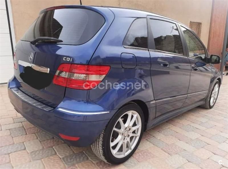 Käytetty Mercedes B180 Sport Edition 109 HP (80 kW) 2011 Sininen Tila-auto