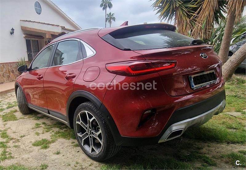 Usado Kia XCeed 136 CV (100 kW) 2021 Granate SUV