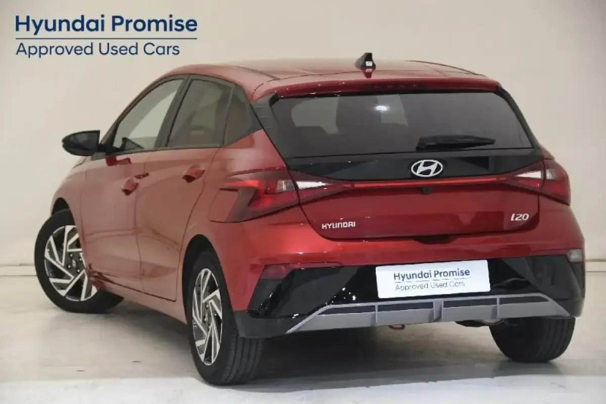 Begagnad Hyundai i20 100 HK (73 kW) 2025 Röd Halvkombi