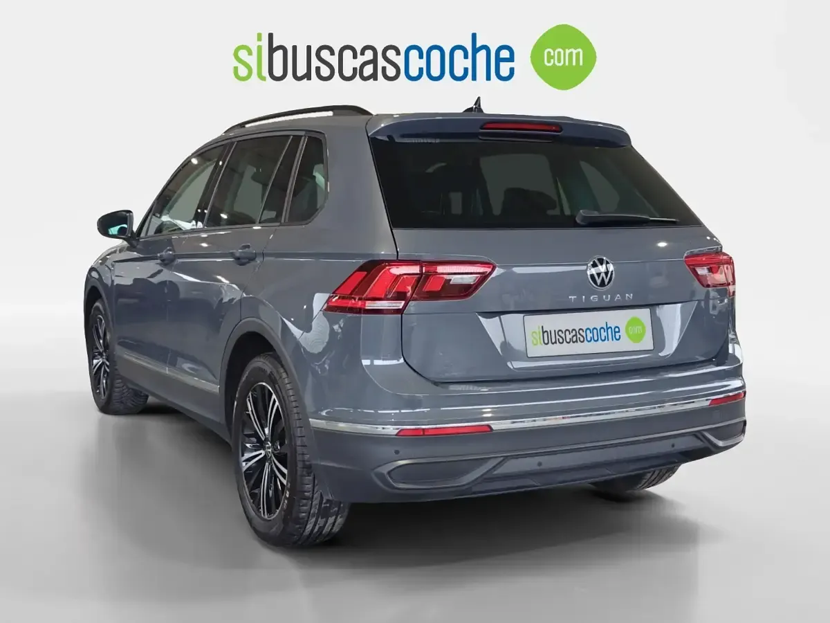 Usado VW Tiguan Life 110 CV (80 kW) 2021 Gris/plata SUV