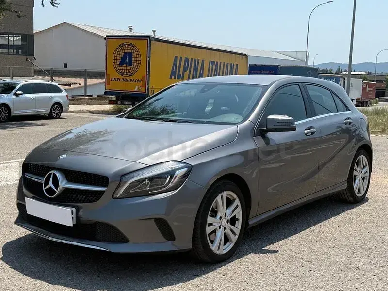 Usado Mercedes A200 Style 136 CV (100 kW) 2016 Gris / plata Utilitario
