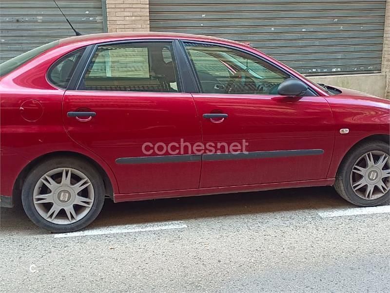 Usado Seat Cordoba Reference 85 CV (62 kW) 2007 Granate Berlina