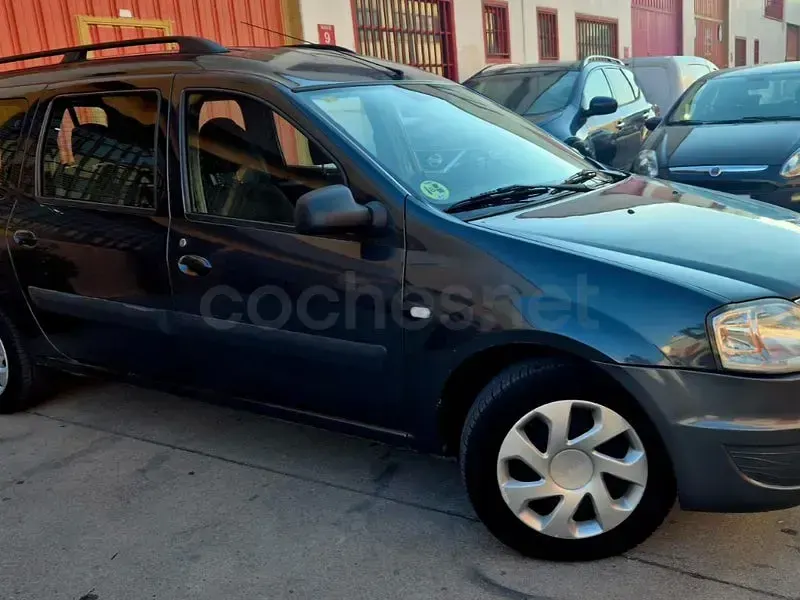 Usado Dacia Logan Lauréate 85 CV (62 kW) 2009 Gris / plata Familiar