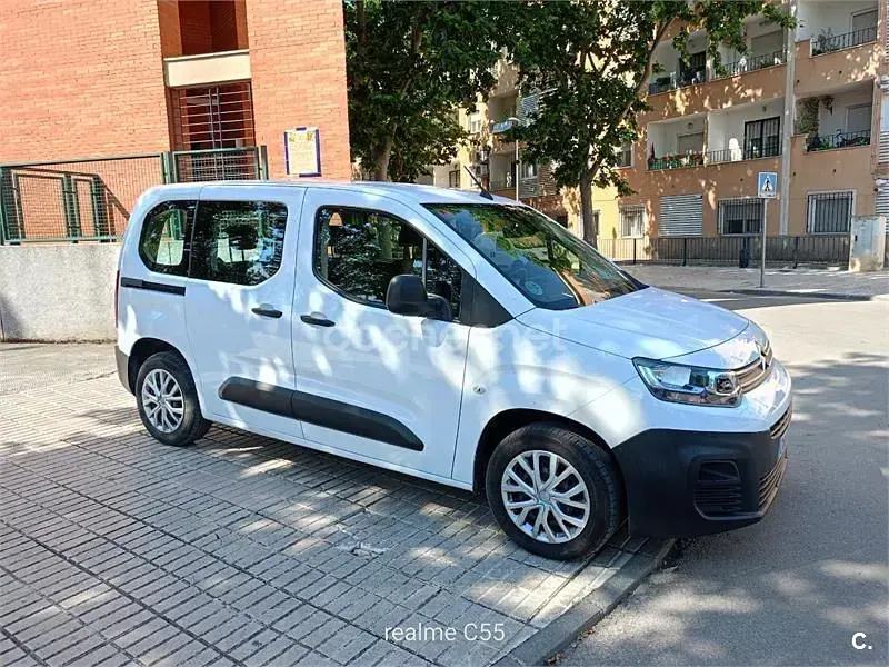 Usado Citroën Berlingo Live 102 CV (75 kW) 2021 Blanco Monovolumen
