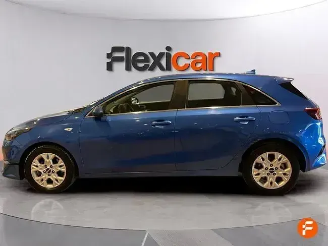 Usado Kia Ceed 136 CV (100 kW) 2023 Azul Utilitario