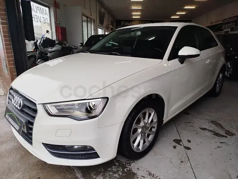 Usado Audi A3 Ambition 105 HP (77 kW) 2014 Branco Sedan