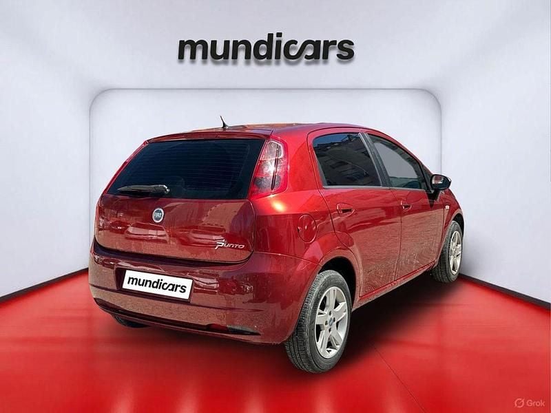Usado Fiat Grande Punto Dynamic 77 CV (56 kW) 2006 Rojo Utilitario