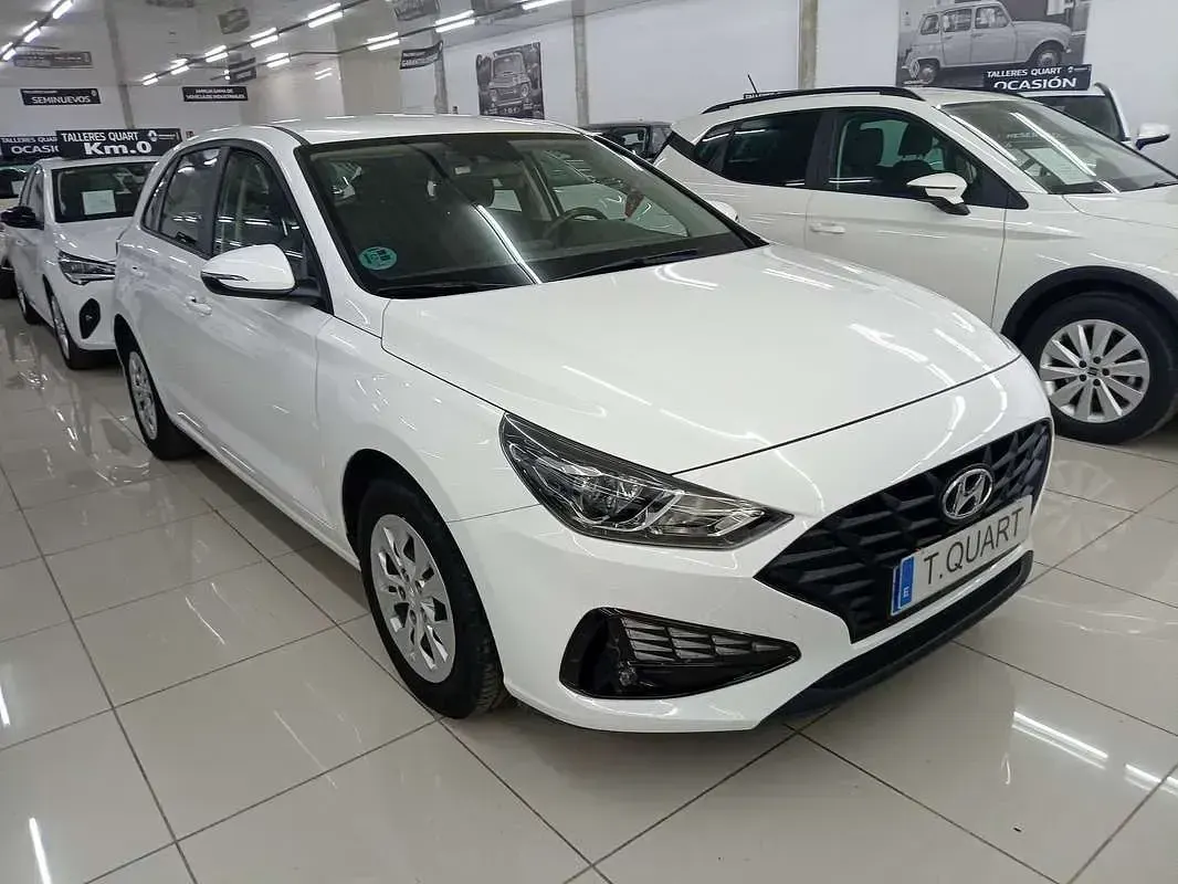 Usado Hyundai i30 110 CV (80 kW) 2022 Blanco Utilitario