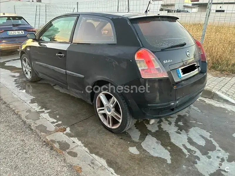 Usado Fiat Stilo Dynamic 115 CV (84 kW) 2004 Negro Berlina